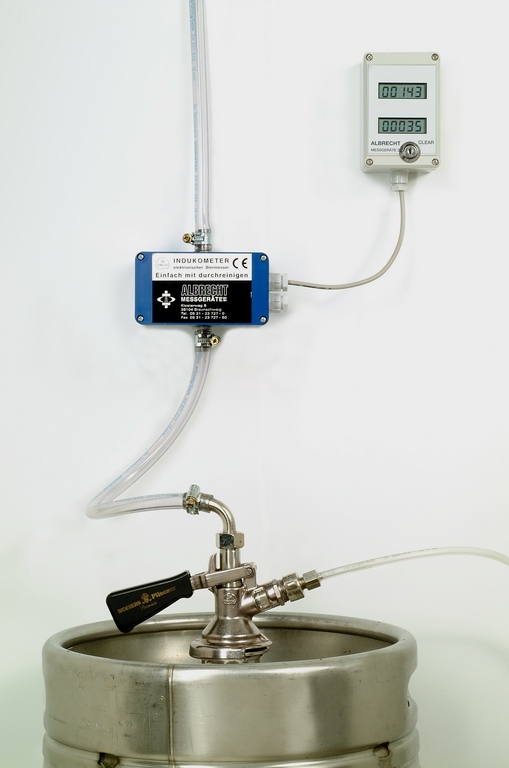 Débitmètre professionnel installé sur un tirage de bière